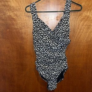 Jantzen Black and White one piece swimsuit size 8